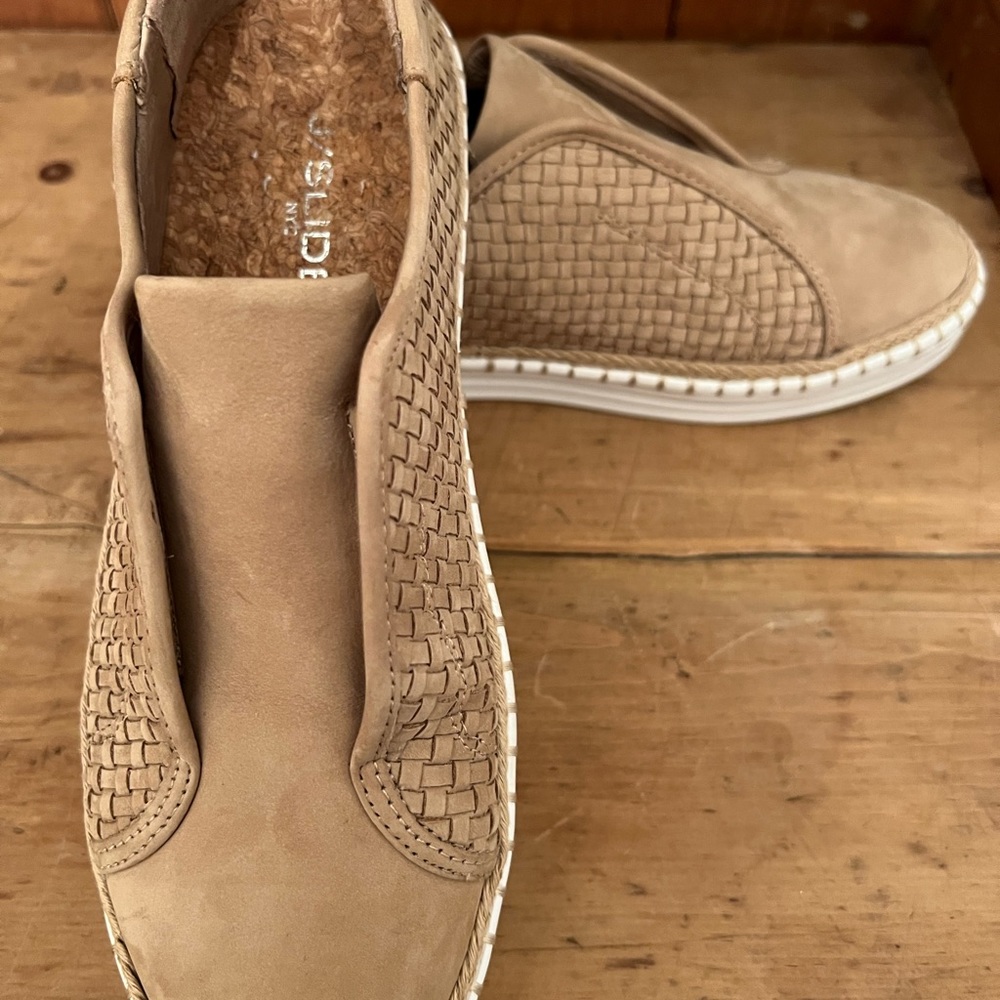 JSlide Split Vamp Slip On Sneaker